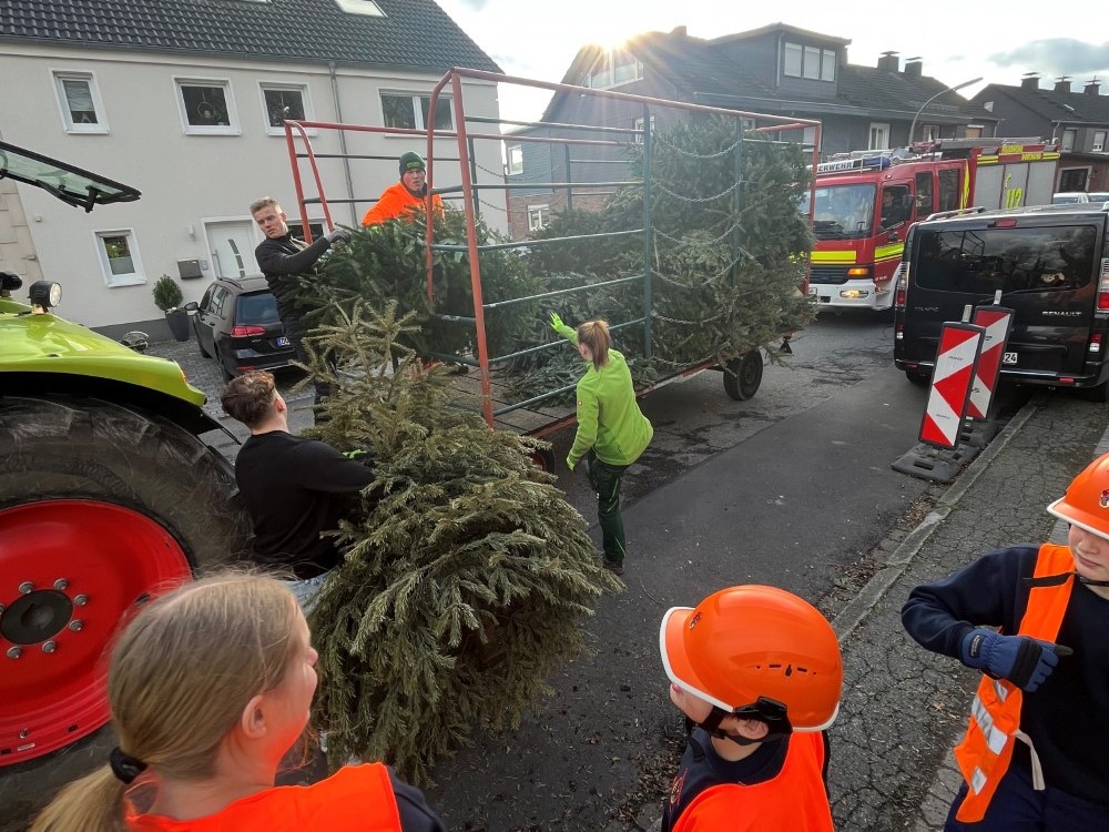 Übung Jugendfeuerwehr Tannenbaum Sammelaktion